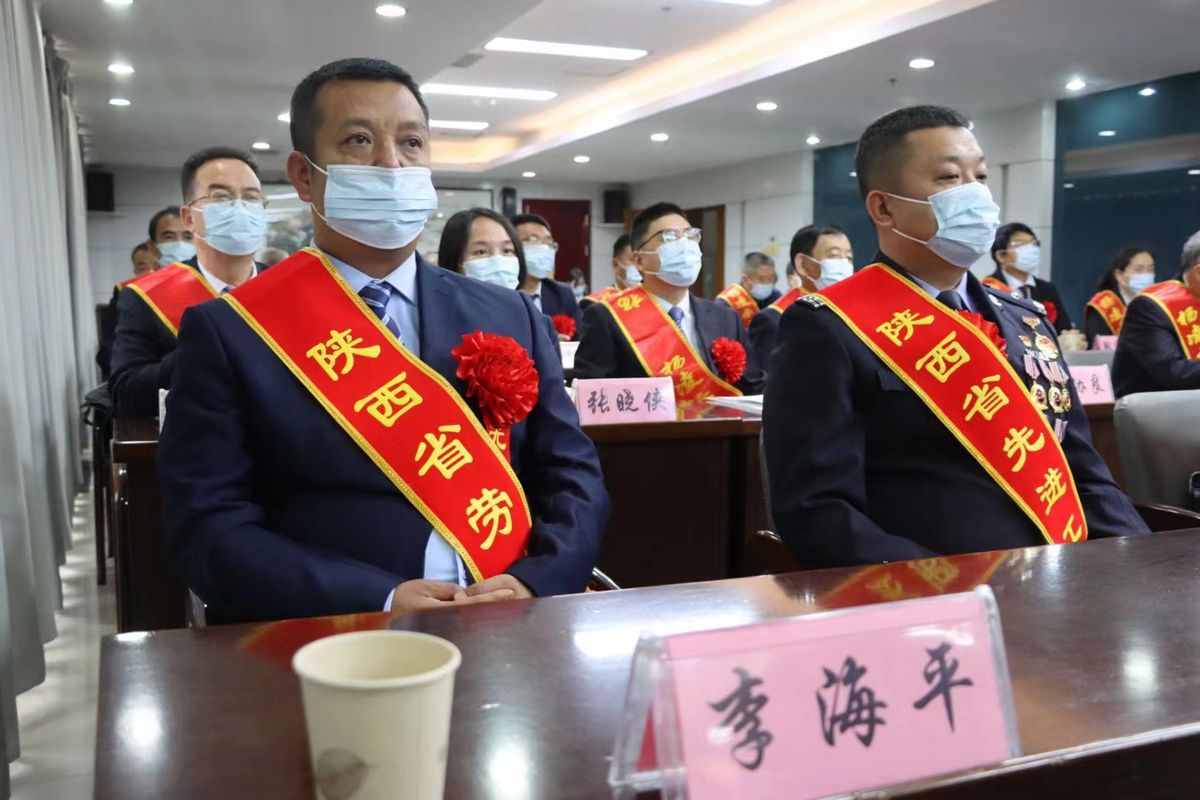 中科南灃恭賀楊凌錦田果蔬專業(yè)合作社李海平理事長榮獲陜西省勞模